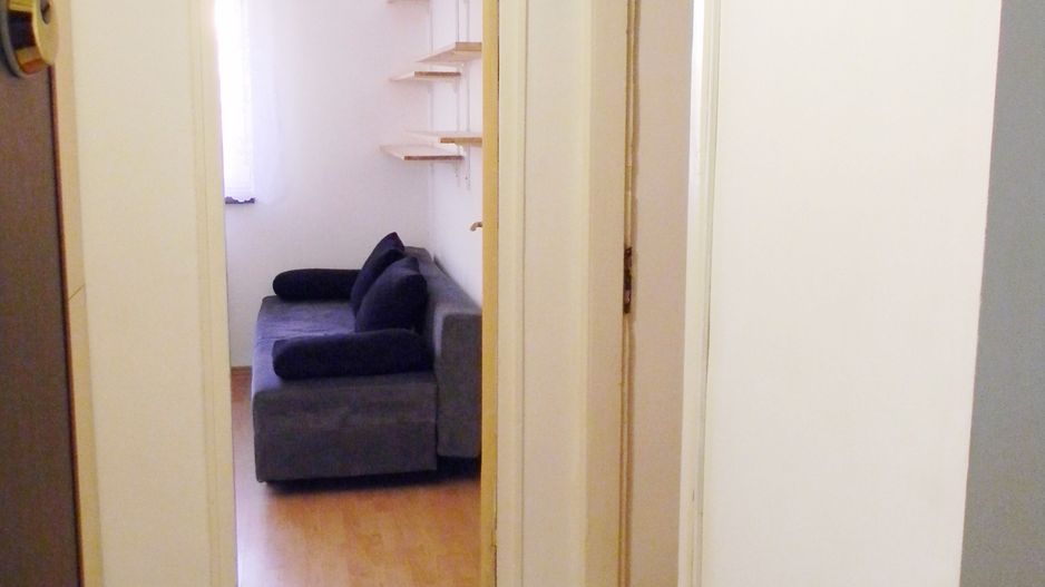 Apartament cu 3 camere mobilate,cartier Tractoru - Poză 2