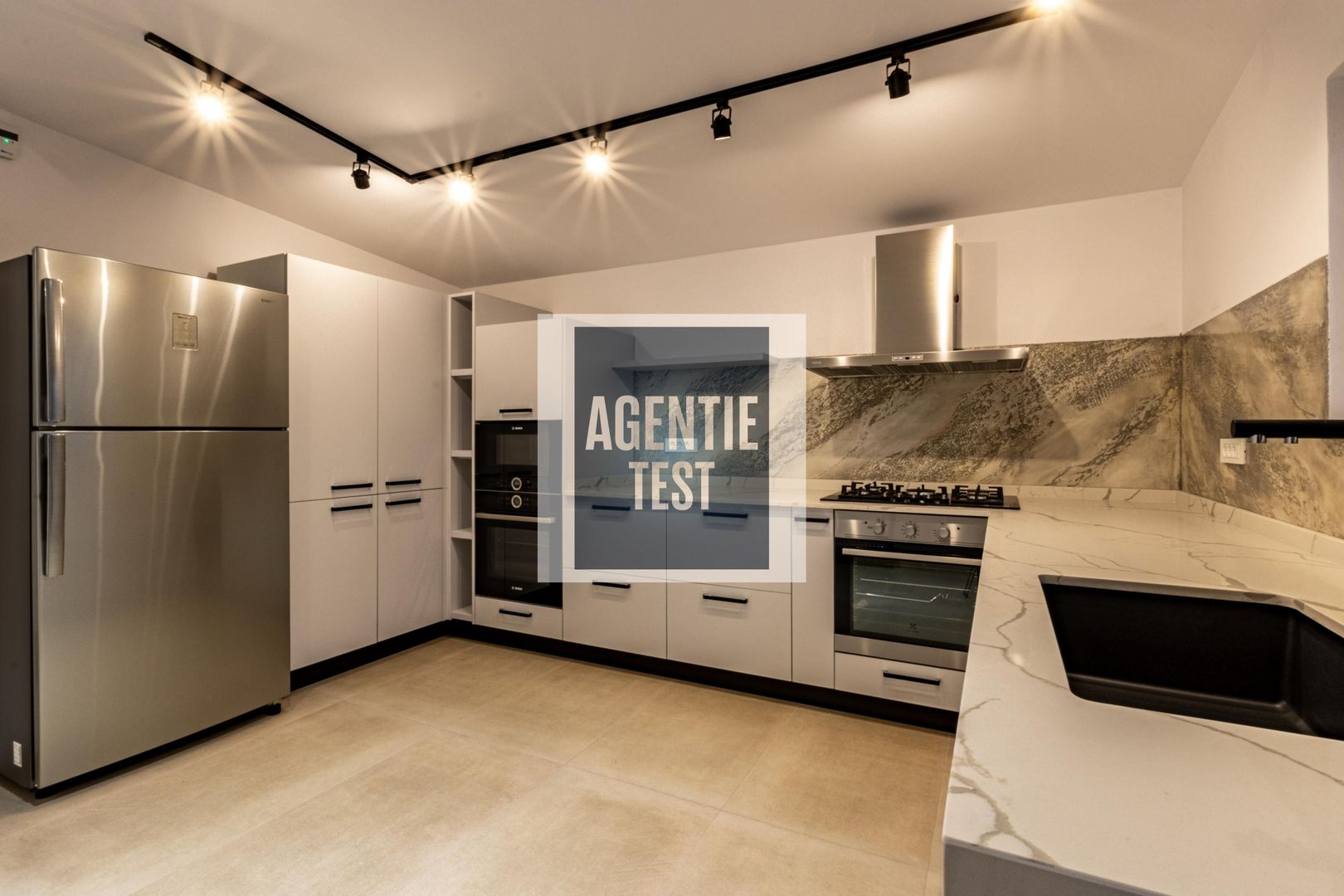 Apartament cu 4 camere de închiriat în zona Alexandru cel Bun - Poză 1