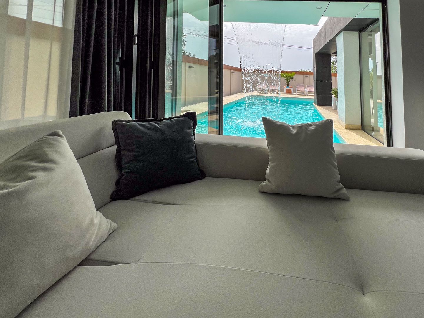 NEW VILLA TO RENT |  Vila premium cu piscina și jacuzzi încălzite - Poză 21