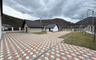 Vila la 13 km de Onesti - Poză 24