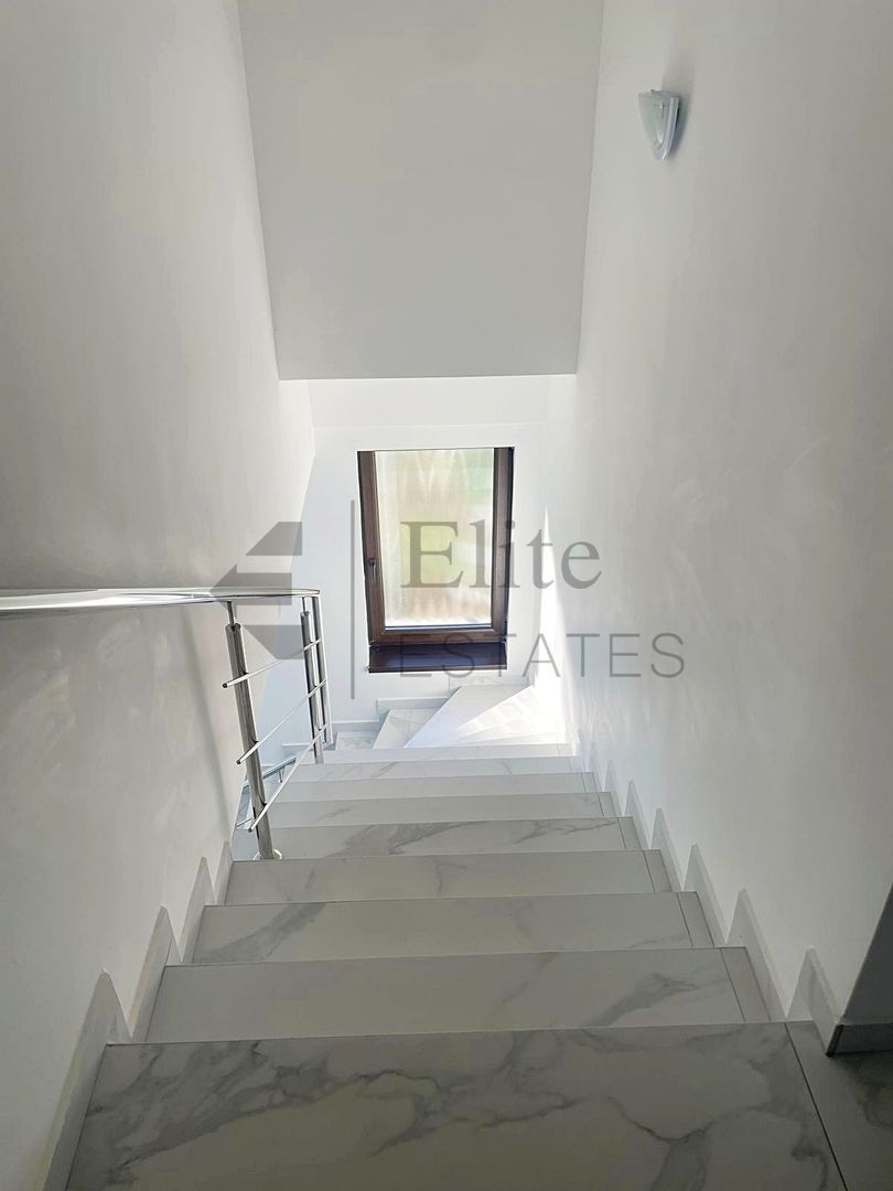 Pensiune de vanzare in statiunea 1 Mai - Poză 6