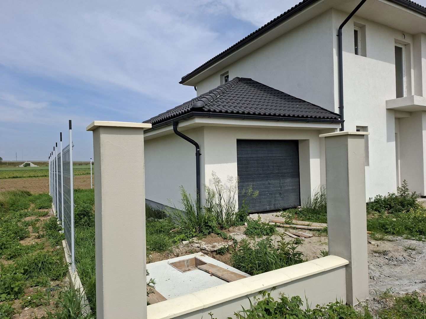 CASA NOUA IN GRI DE VANZARE - Poză 2