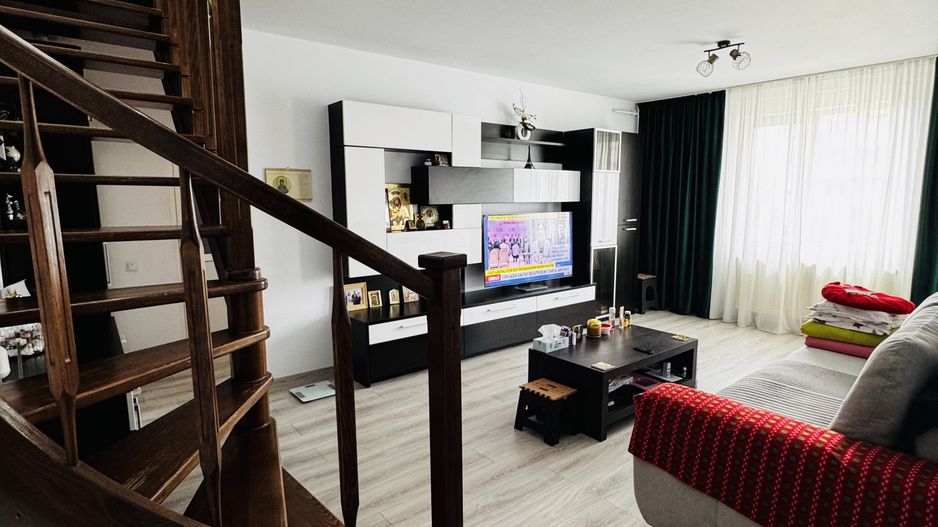 Apartament de vânzare cu 3 camere - Poză 1