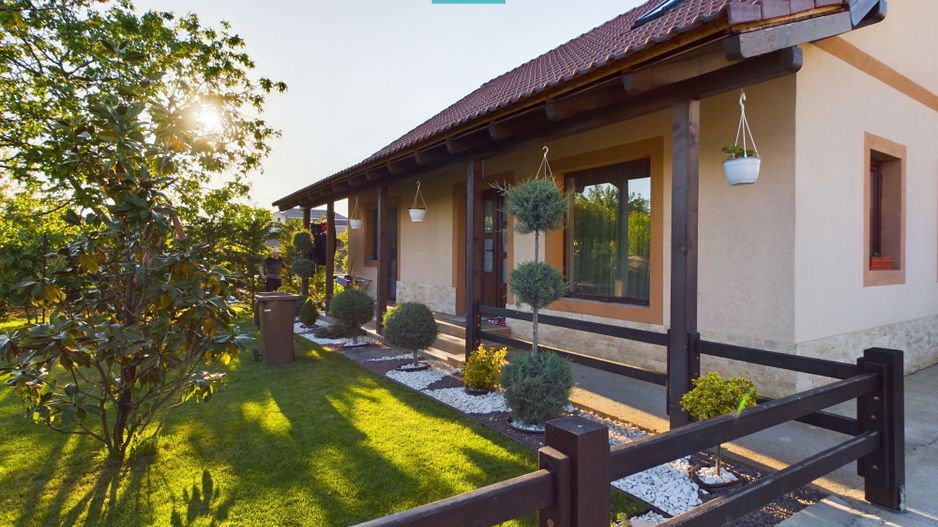 Vilă cu mansardă în Bujac - Poză 2