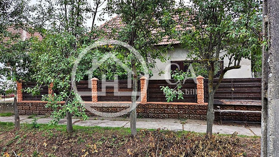 Casa de vanzare cu 4 camere si teren de 1520 in satul Batar, Bihor - Poză 3