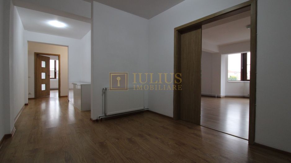 8 incaperi, 2 bai, centrala proprie, 3 locuri de parcare; Lipovei. - Poză 2