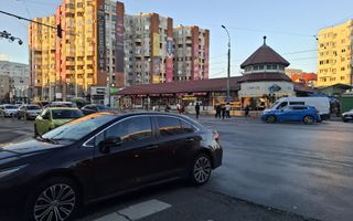 Spatiu stradal Piata 1 Mai, vizibilitate, trafic pietonal si auto - Poză 3
