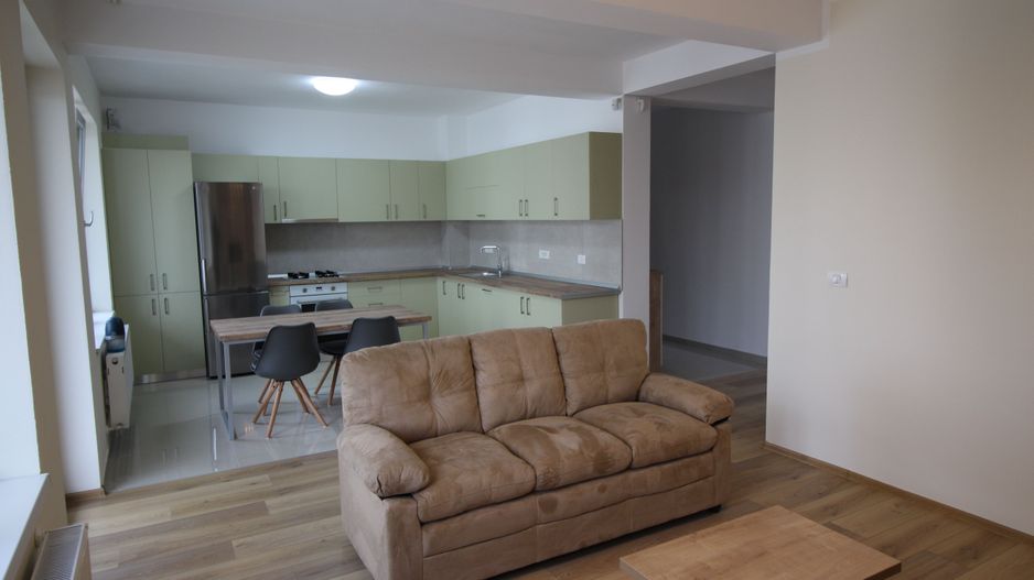 APARTAMENT DEOSEBIT - Poză 1