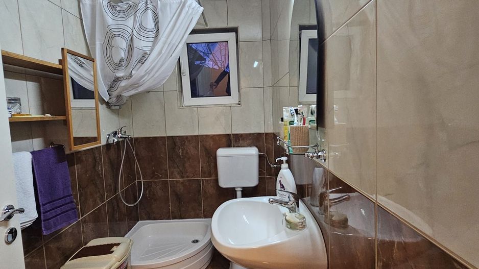 Vila  Oradea zona Iorga 420 mp ,teren 2000 ml - Poză 17