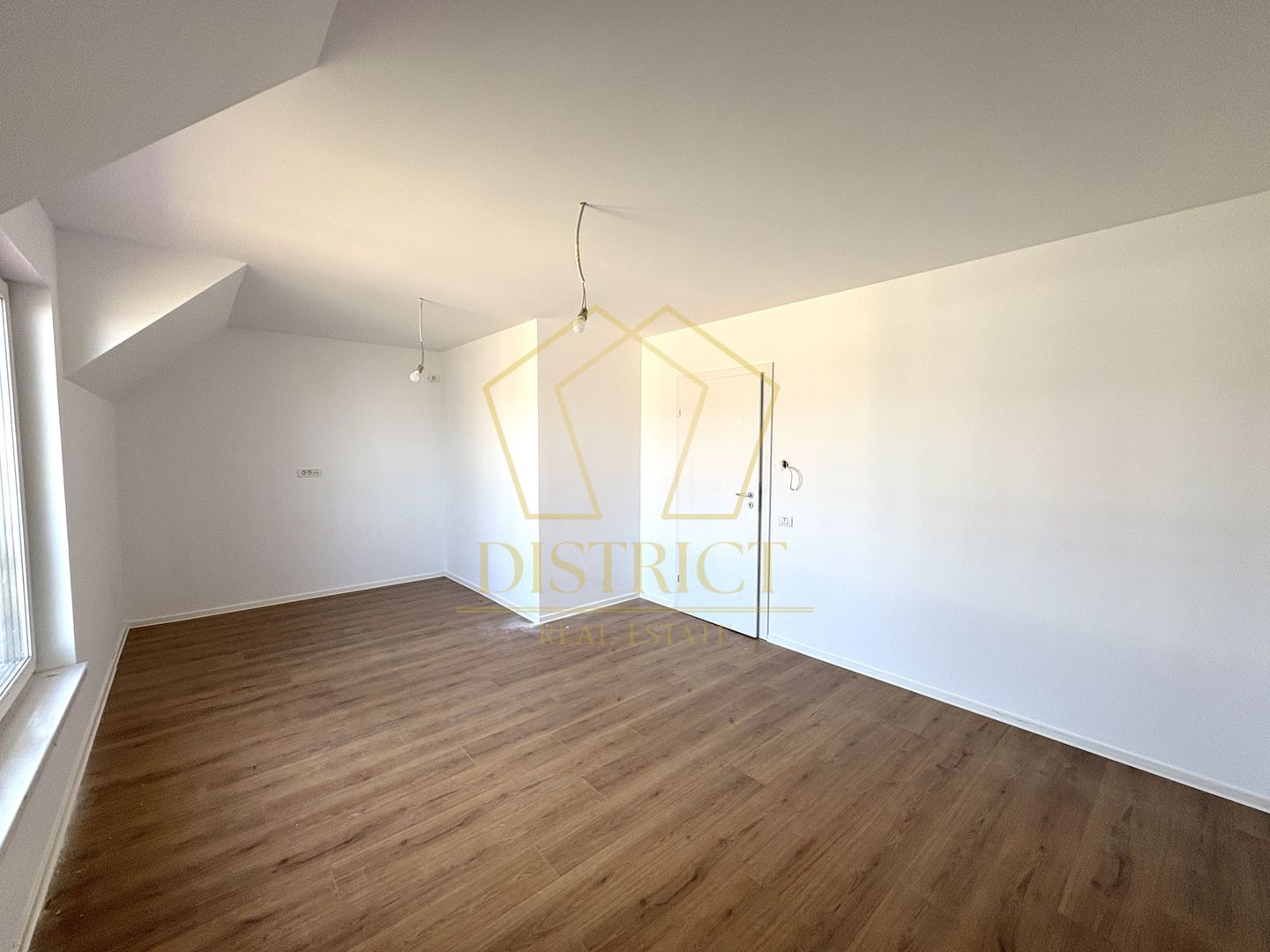 Duplex spațios cu 4 camere si debara |  Mosnita Noua | Sala de Sport - Poză 4