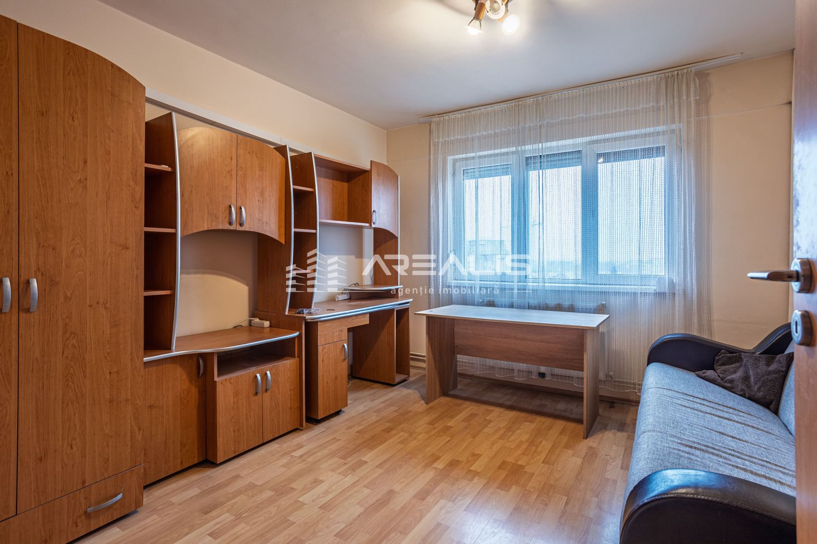 De închiriat -Apartament 3 camere, decomandat, zonă centrală - Poză 18