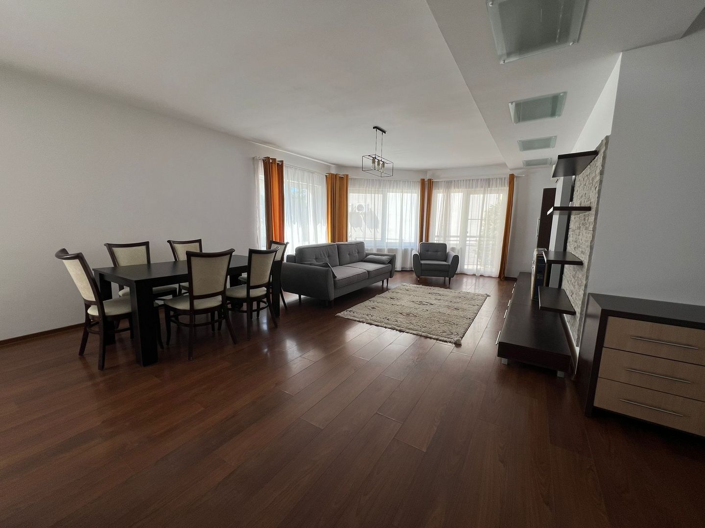 De inchiriat! Apartament spatios, zona exceptionala! - Poză 6