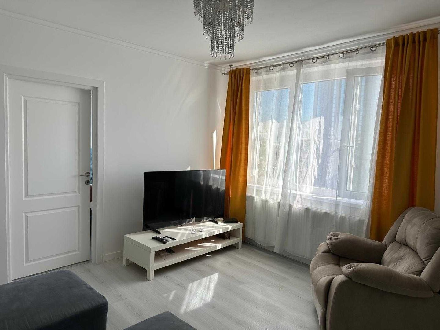 Apartament 2 camere de vânzare - Piața Romană - mobilat nou, vedere pe spate - Poză 3
