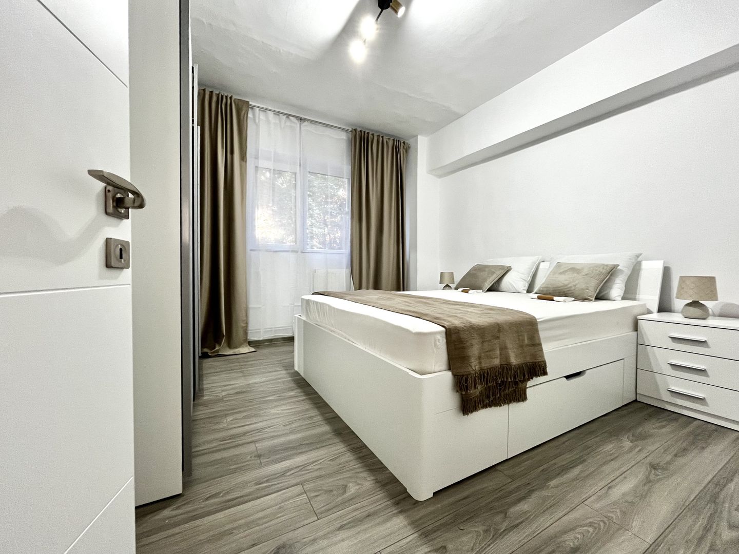 Apartament 4 camere, renovat integral, in zona Aradului- Iulius Mall - Poză 9