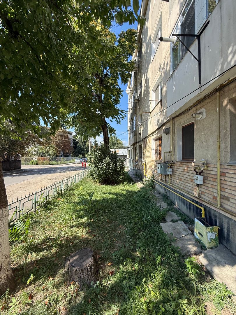 Garsonieră 27 mp cu balcon - etaj 2 - nemobilata -bloc an 1980 - Poză 23