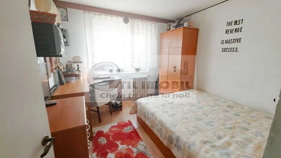 Apartament cu 3 camere la etaj intermediar, in Alexandru Cel Bun. - Poză 2