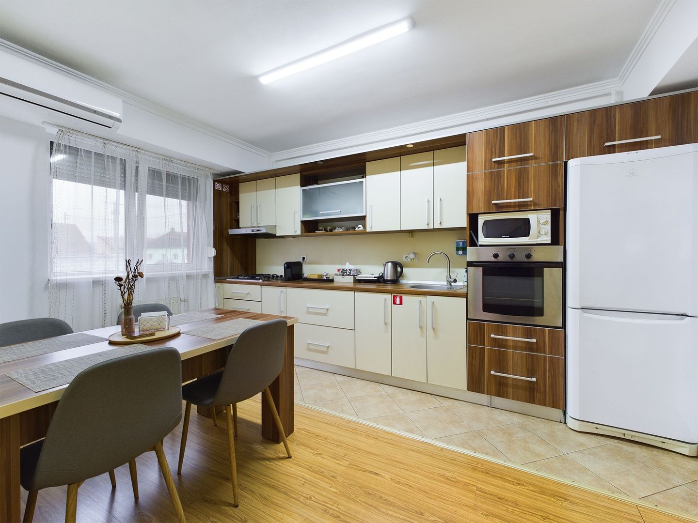 Apartament cu 2 camere in zona Alfa - Poză 1