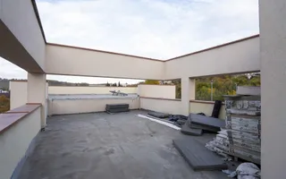 Baza de tenis si constructie moderna - Poză 15
