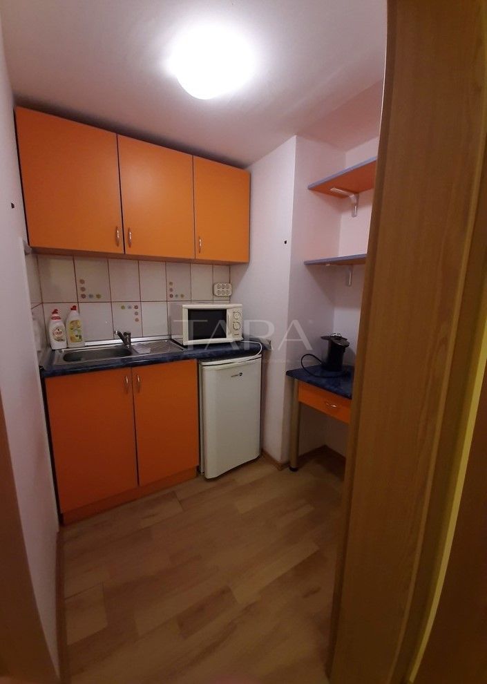 De vanzare apartament cu 3 camere in zona Centrala - Poză 1