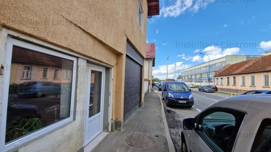 Spatiu comercial acces stradal 15 mp,Str Mihai Viteazul 220 euro - Poză 1
