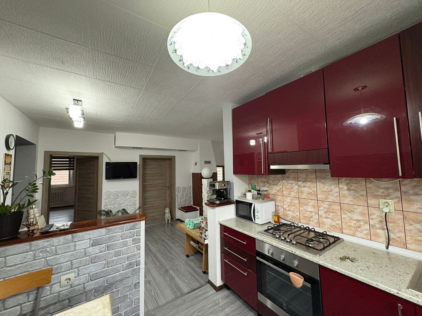 Casa tip duplex - 4 camere, balcon si curte proprie - Zona Lazaret - Poză 5