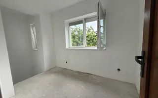 Casa receptionata in 2025 singura in curte - Poză 12