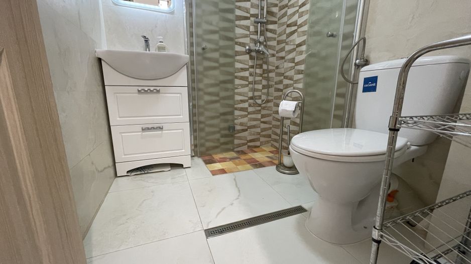 Apartament cu patru camere si garaj in zona Aradului - Poză 15