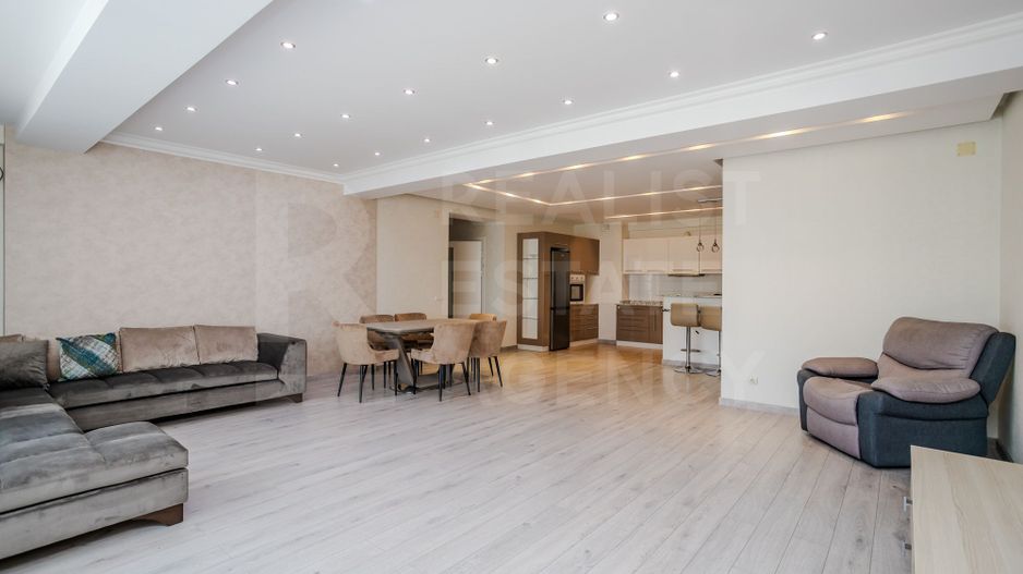 Chirie, apartament, 4 camere, str. Bucureşti, Centru - Poză 3