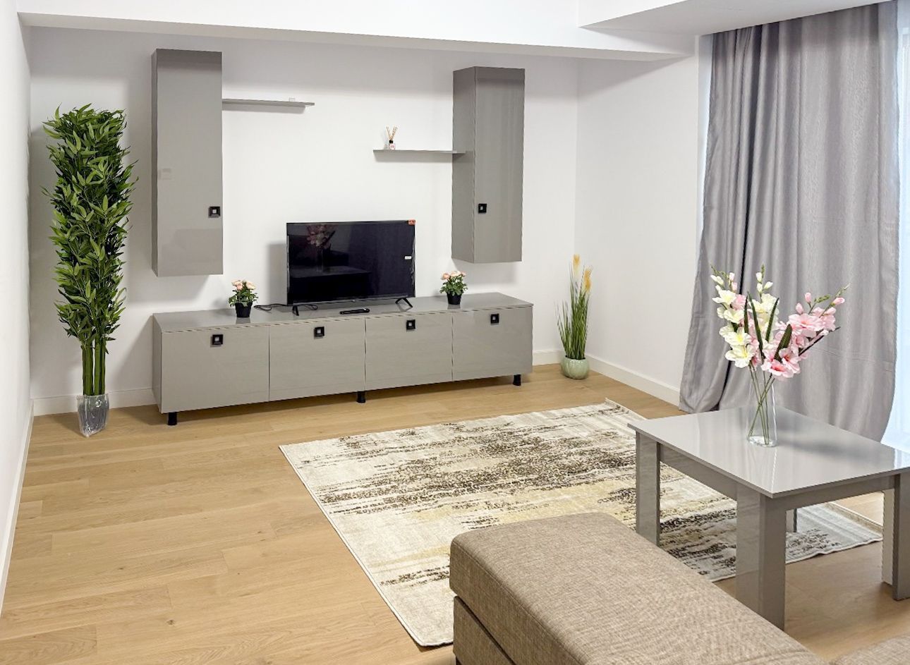 Chirie Apartament 2 camere | Loc parcare | Prima Închiriere | Central - Poză 1