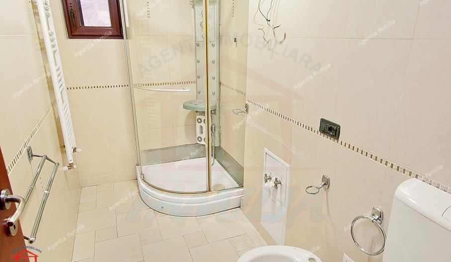 Apartament 3 camere dec in Galati Micro 21 vedere la Dunare langa turn - Poză 8
