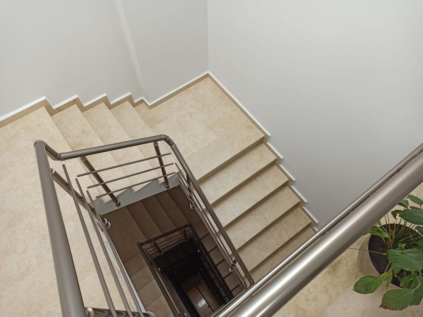 2cam.studio/53mp/strPostalionului/STB241-1min/metrouApPatriei-15min - Poză 9