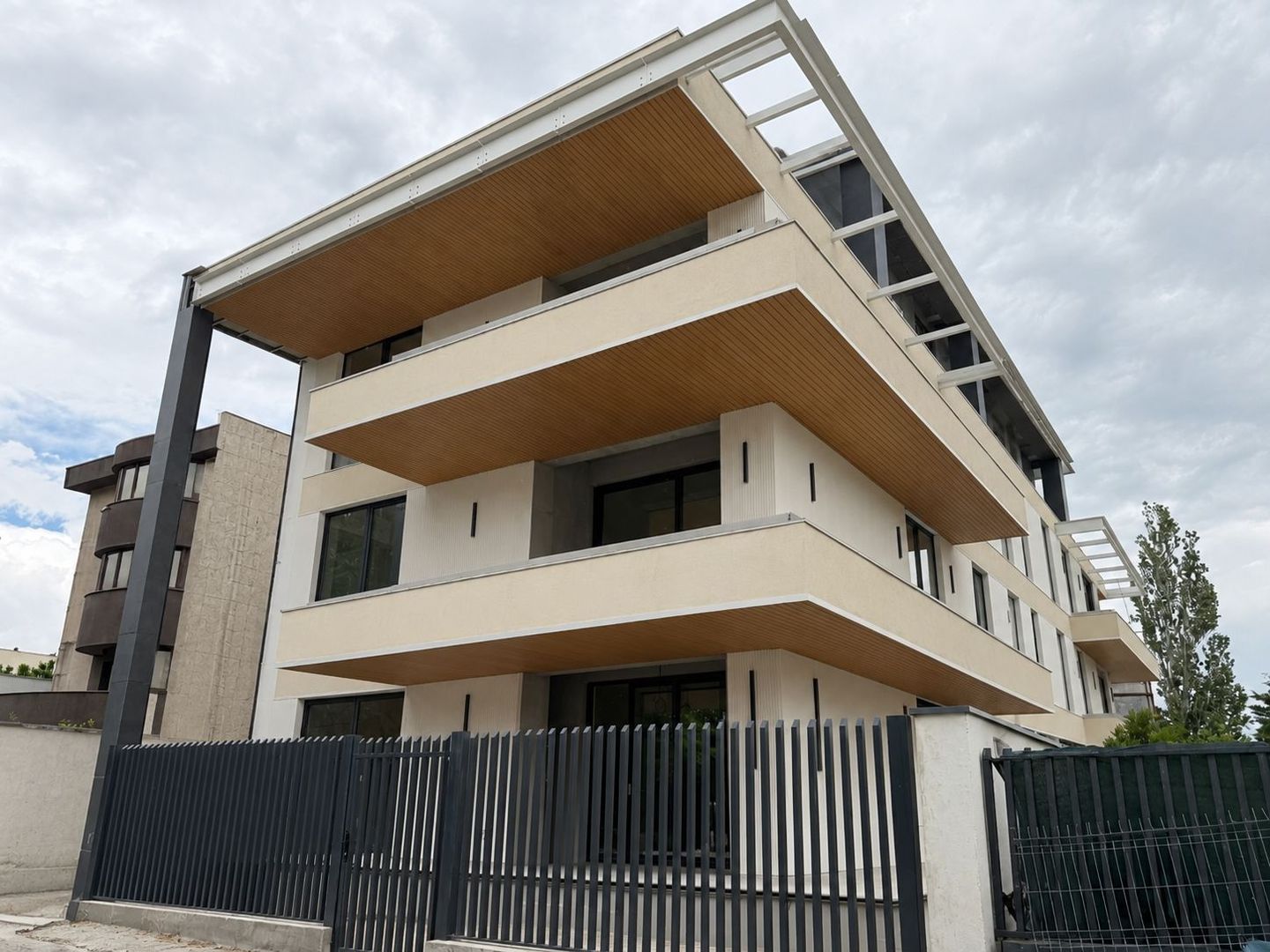 Apartament 3 camere cu gradina privata si vedere spre lac - Poză 10
