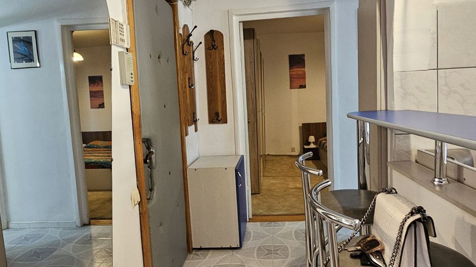 Grivitei ,zona Colinei apartament mobilat si utilat complet - Poză 8