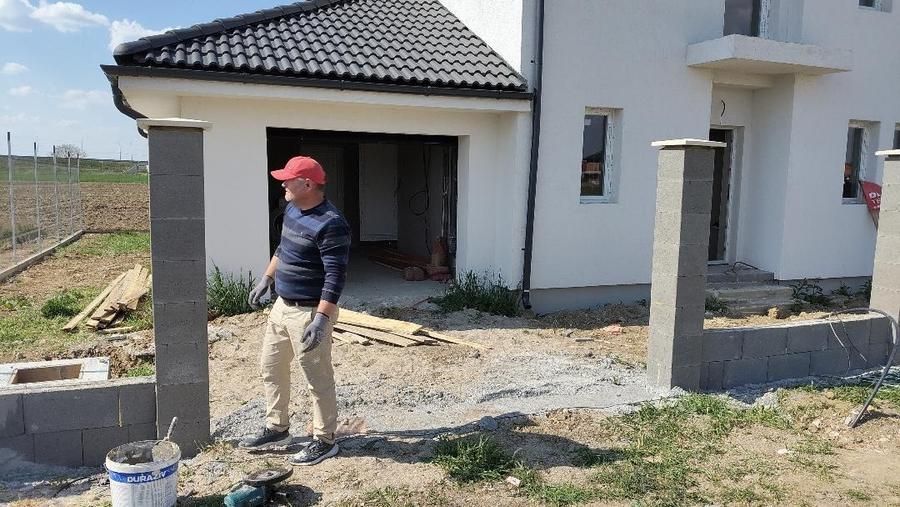 CASA NOUA IN GRI DE VANZARE - Poză 2