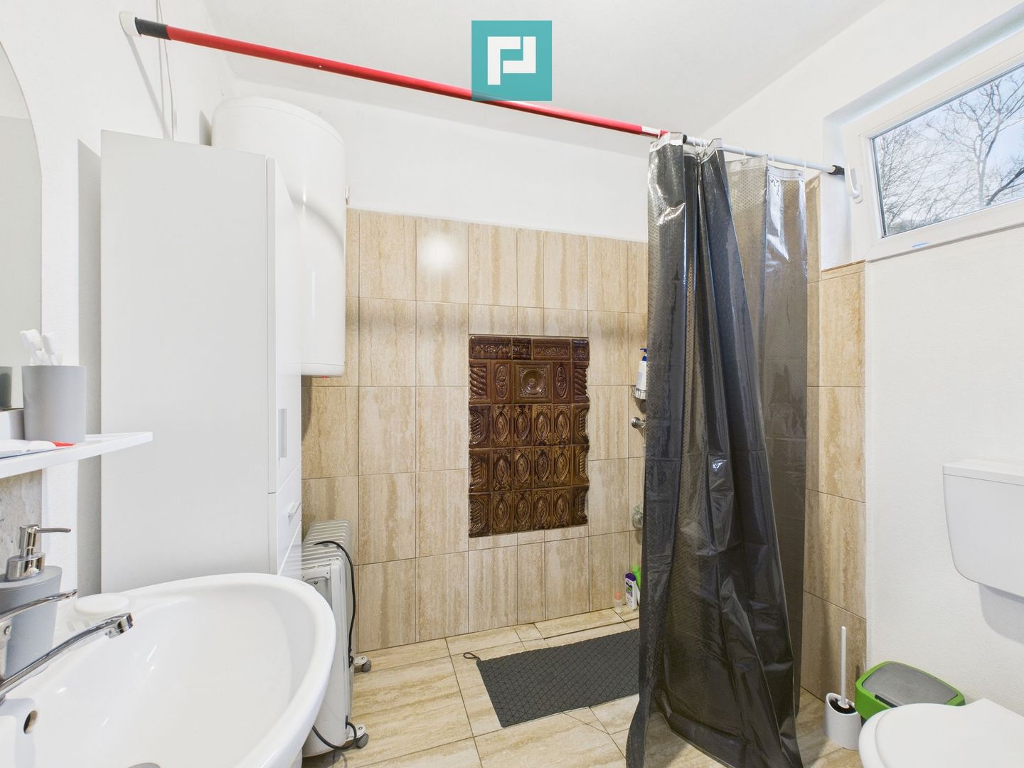 Casă renovată în localitatea Lazuri, Arad - Poză 9