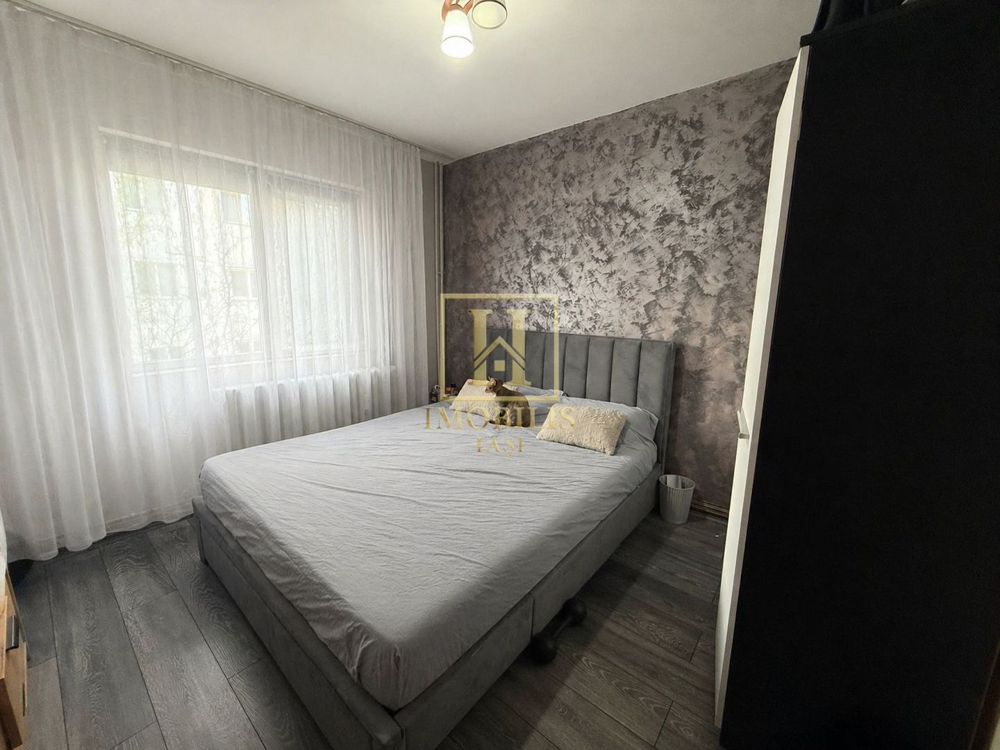 Apartament renovat 2 camere 41 mp Alexandru cel Bun 89900 euro - Poză 2