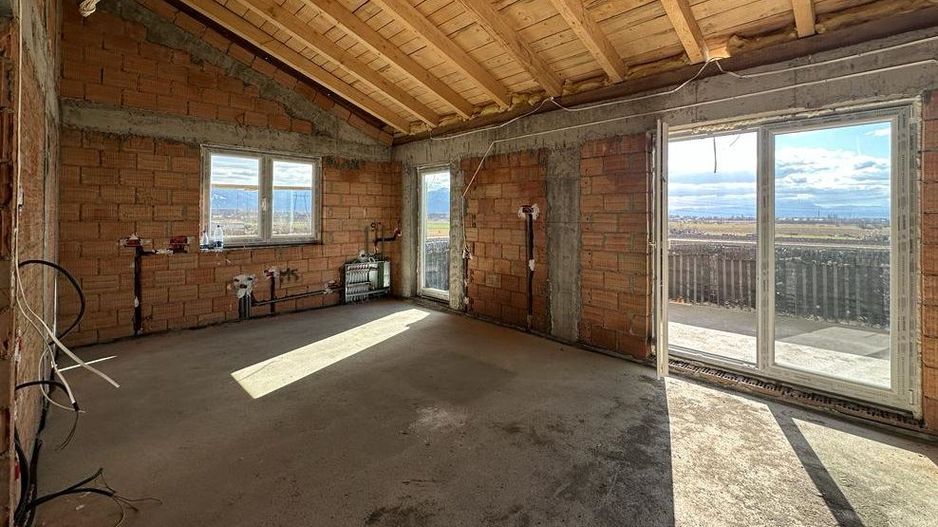 Apartament cu 3 camere cu terasa de 20 mp zona Sanpetru - Poză 1