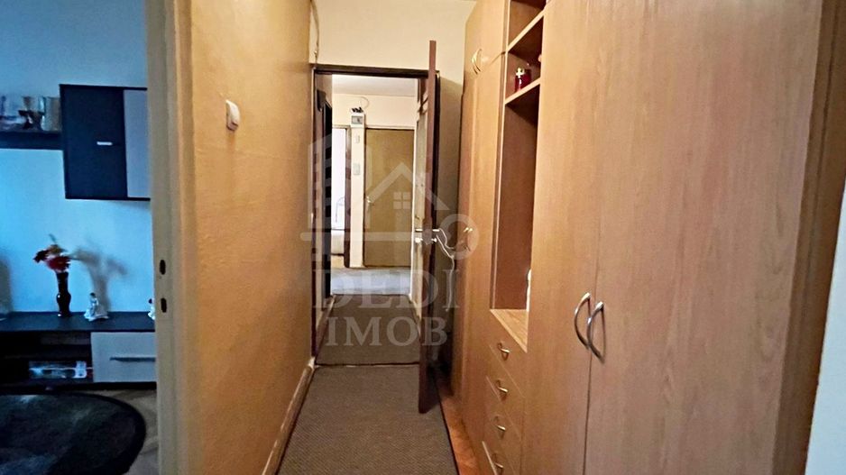 Apartament cu 3 camere de vanzare in zona Rogerius, Oradea - Poză 7