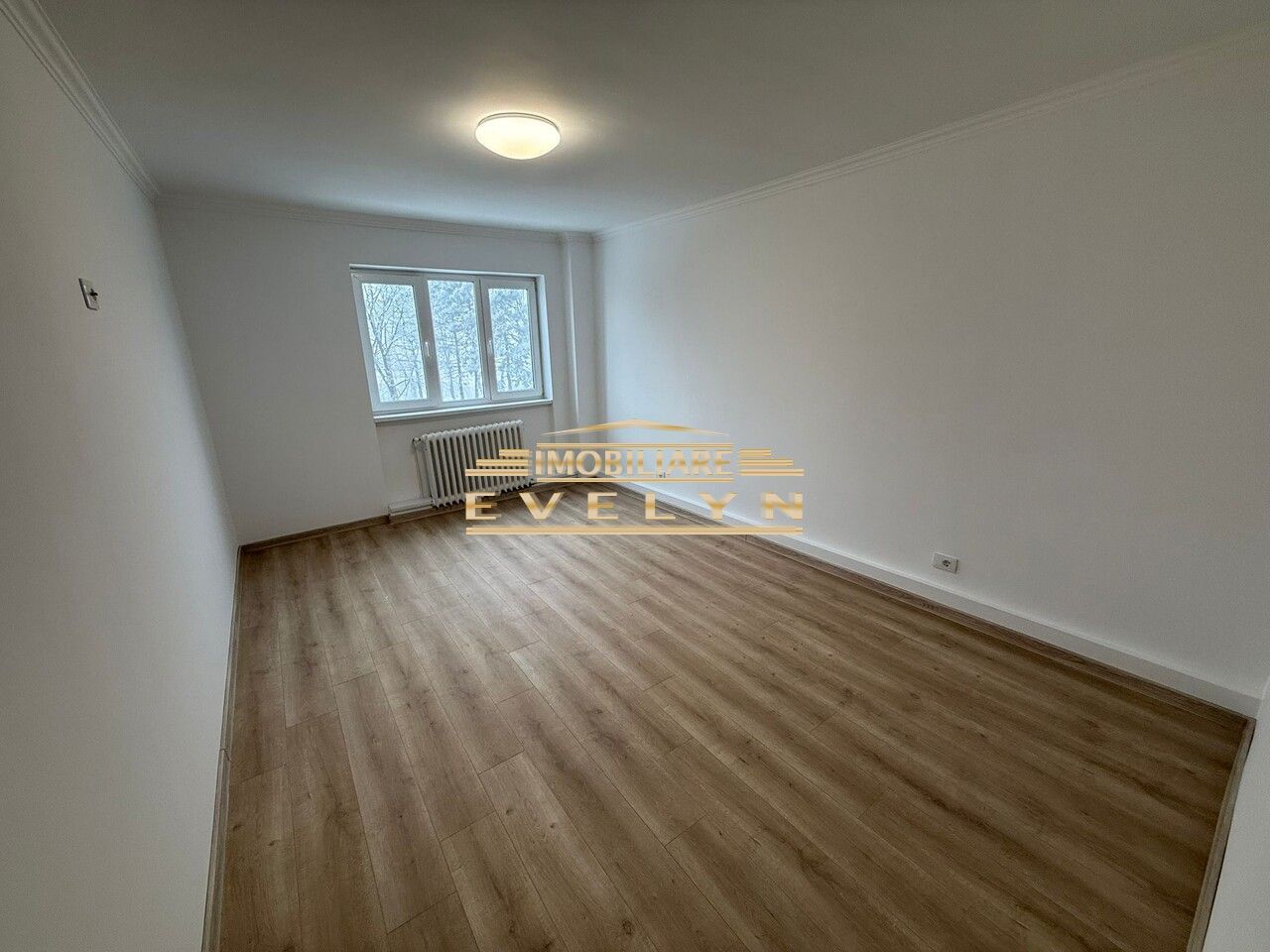 De vânzare apartament 2 camere – Pietonalul Unirii - Poză 2