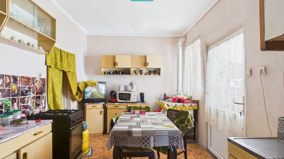 Casă cu 3 camere și 1047 mp în Peregu Mic - Poză 6