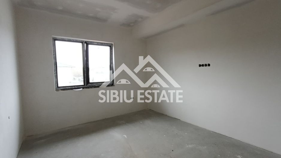 Casa tip duplex  5 camere, teren 400 mp, Selimbar acces usor - Poză 16