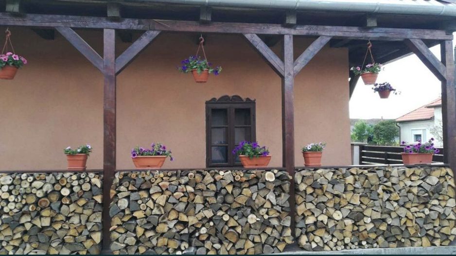 Casa in sat Ghirisa - Poză 1