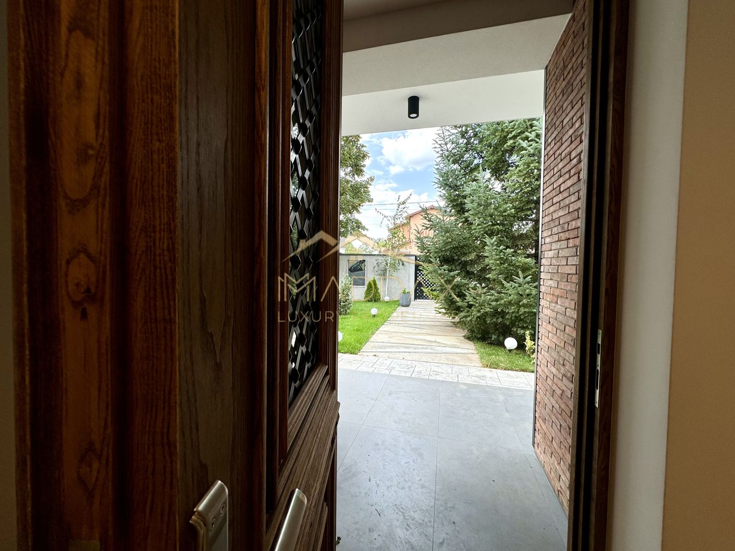 Vila cu 5 camere // * 565 mp gradina* // Tunari - Poză 73