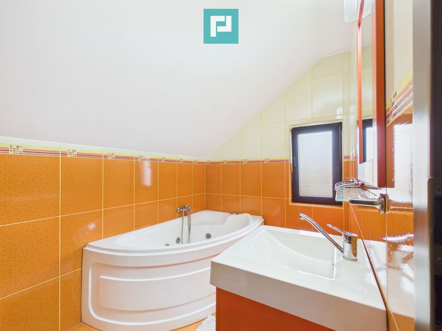 Casă cu 5 camere de vânzare în Curtici – spațiu, - Poză 14