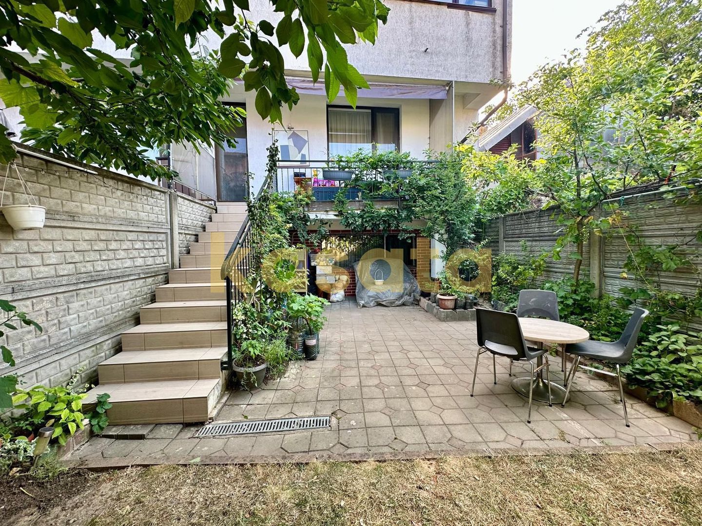 Oportunitate Rară | Apartament de 4 camere cu curte | Damaroaia - Poză 8