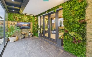 Casă modernă cu 5 camere, 4 băi și terasă închisă – Otopeni, central - Poză 31