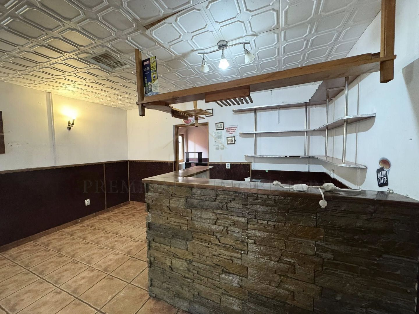 Casa + Spațiu comercial de vânzare în Onesti - Poză 15