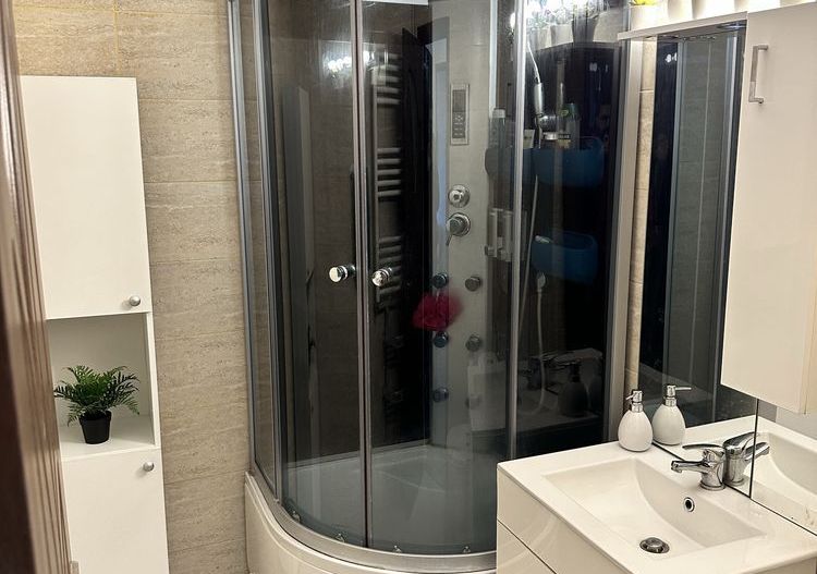 Închiriez apartament 2 camere, Unirii, mobilat modern, metrou aproape - Poză 6