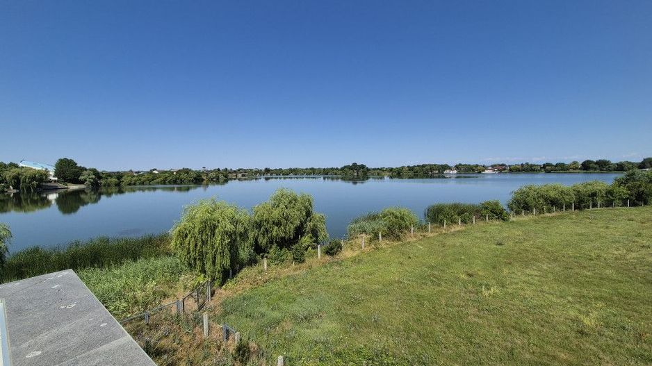 Priveliste spre lac! - Poză 10