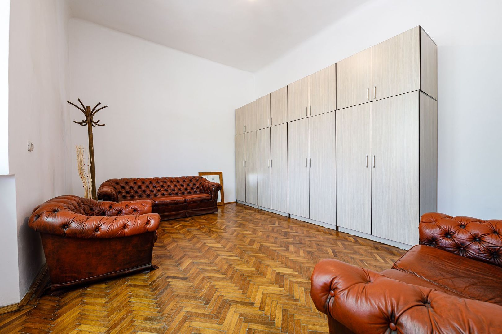 INCHIRIAT - Spatiu birou cu terasa proprie | P-ta Maria | Curte & Depozitare - Poză 4